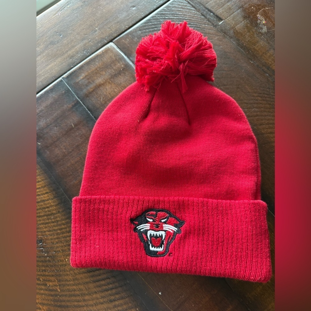 BRAND NEW wildcat adidas beanie with‎ Pom
Pom